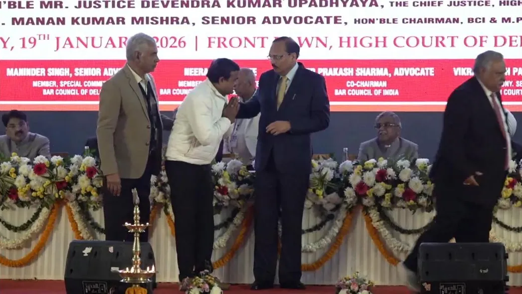 Adv. Nitin Yadav on stage with the Hon'ble Chief Justice of India, High Court of Delhi